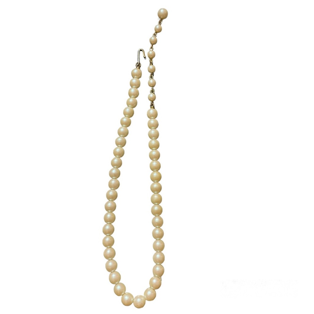 Vintage faux string of pearls, adjustable length via hook. Goldtone hardware.